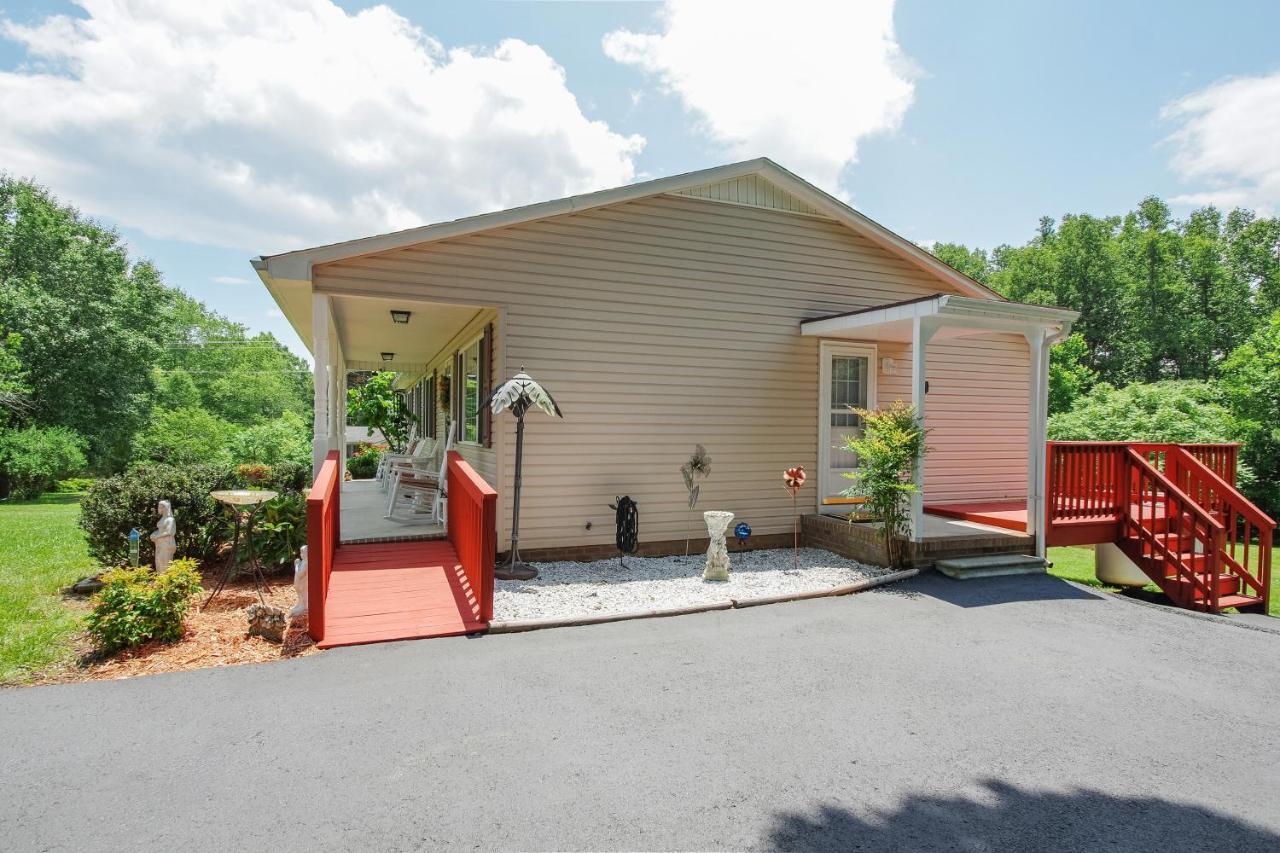 Chatham Getaway With Fireplace, Deck And Gas Grill! Exteriér fotografie